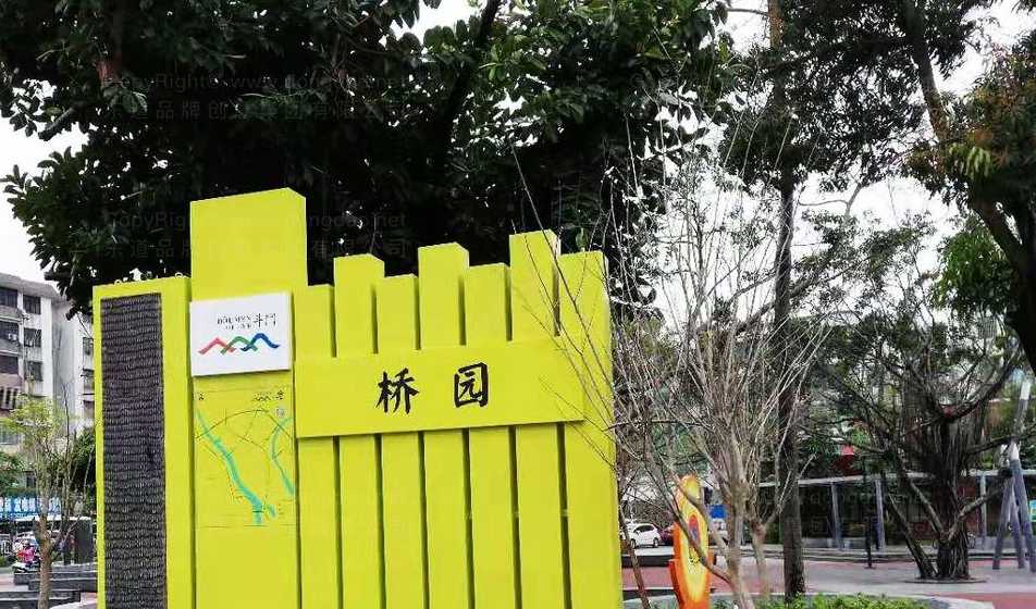 如何通过视觉元素优化手机品牌设计？为什么这能增强用户识别度？