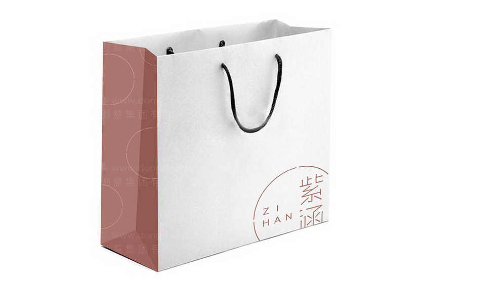 如何构建夹克品牌视觉系统？为什么色彩选择影响品牌识别度？