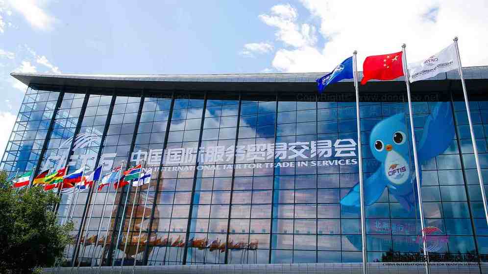 太阳镜品牌设计包含哪些核心要素？户外和时尚风格在设计上有什么区别？