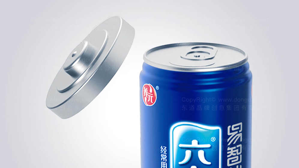 如何设计瓶装饮料的包装以吸引消费者？