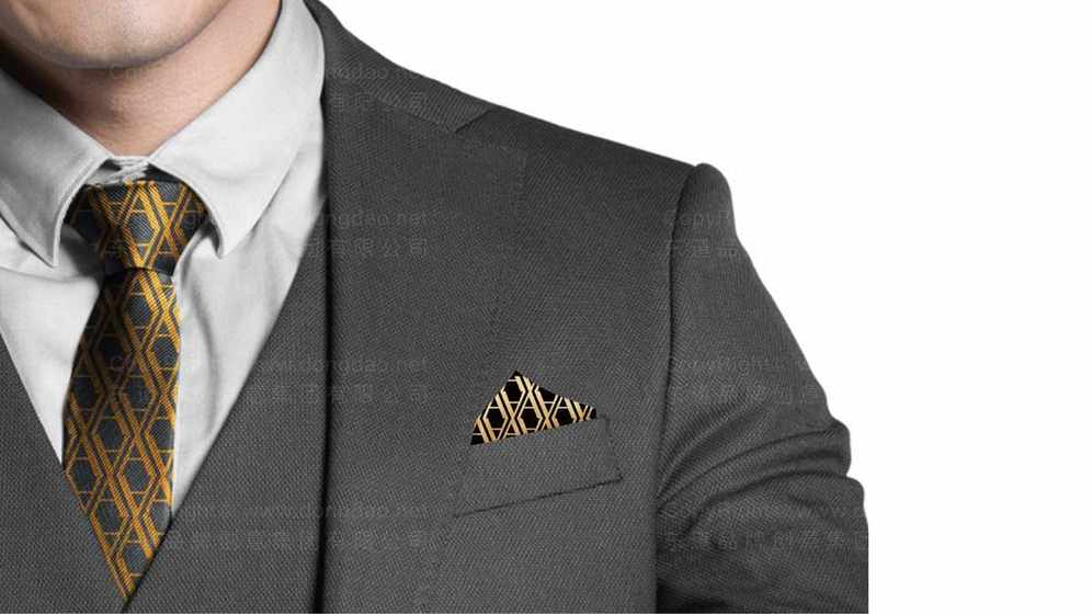 服装画册设计中的模特造型与产品摆放对销售转化有什么具体影响?如何优化这些视觉要素?