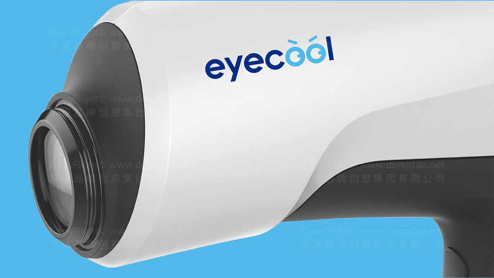 如何设计登山鞋画册以突出功能性？为什么户外元素能增强视觉吸引力？