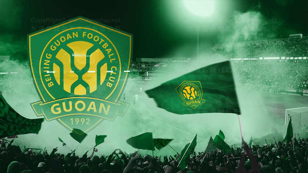 如何优化外套画册的视觉布局?为什么简洁设计能提升用户吸引力?