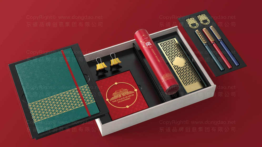 如何优化钱包画册布局？为什么材料选择影响用户感知？