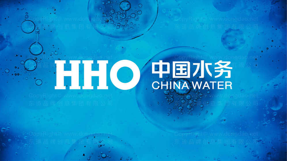 画册中必须展示哪些技术参数？设计师应如何将这些数据可视化处理？